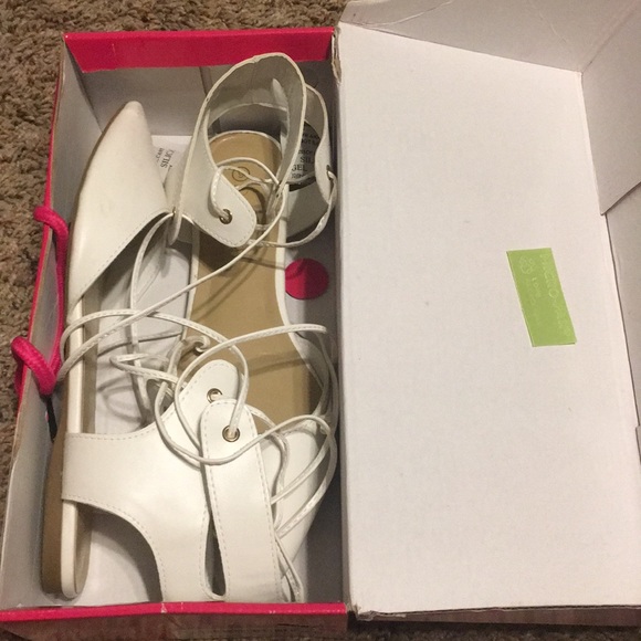 Dream Pairs Shoes - White flats
